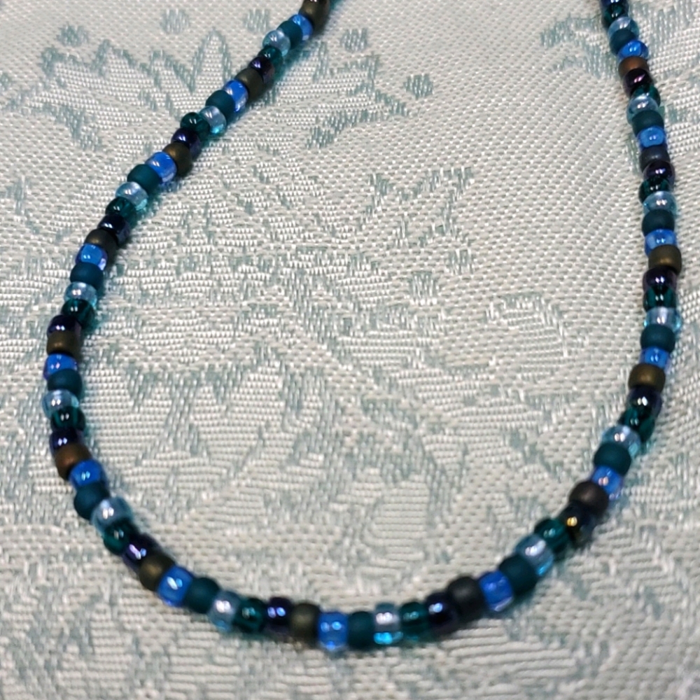 "PRICE DROP" Silver Toggle Blue Necklace! - Picture 2 of 3